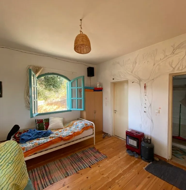 14.173 sqm plot with house for sale.