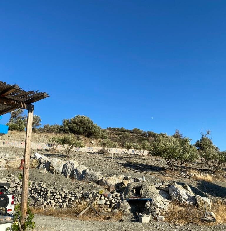 14.173 sqm plot with house for sale.
