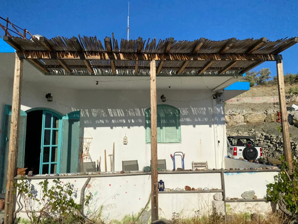14.173 sqm plot with house for sale.