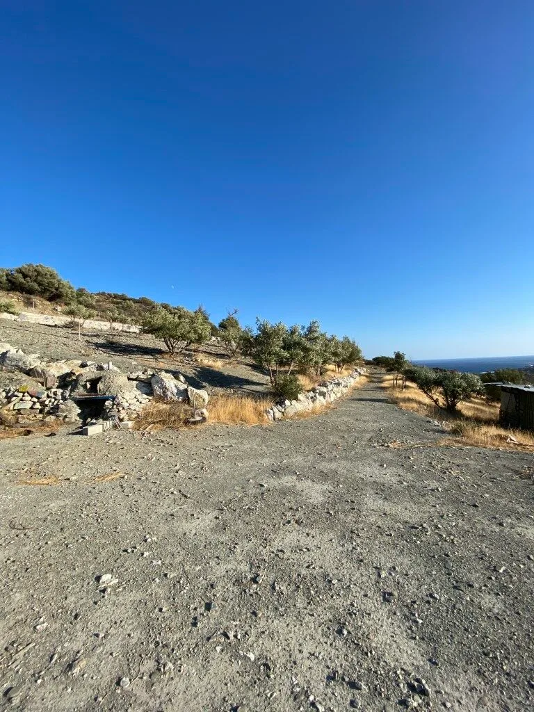 14.173 sqm plot with house for sale.
