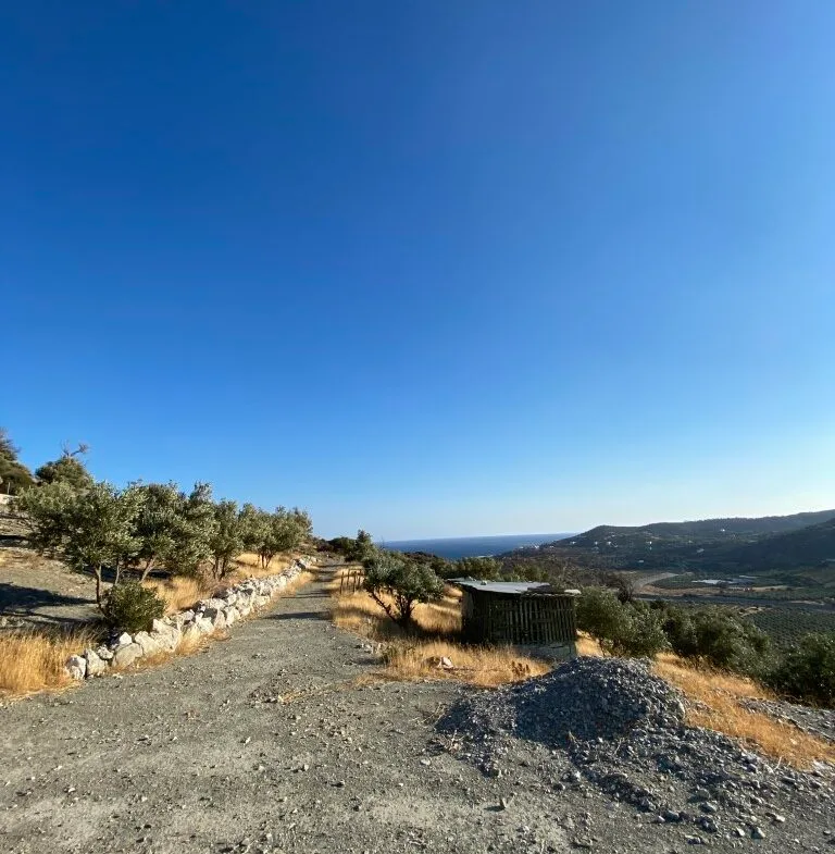 14.173 sqm plot with house for sale.