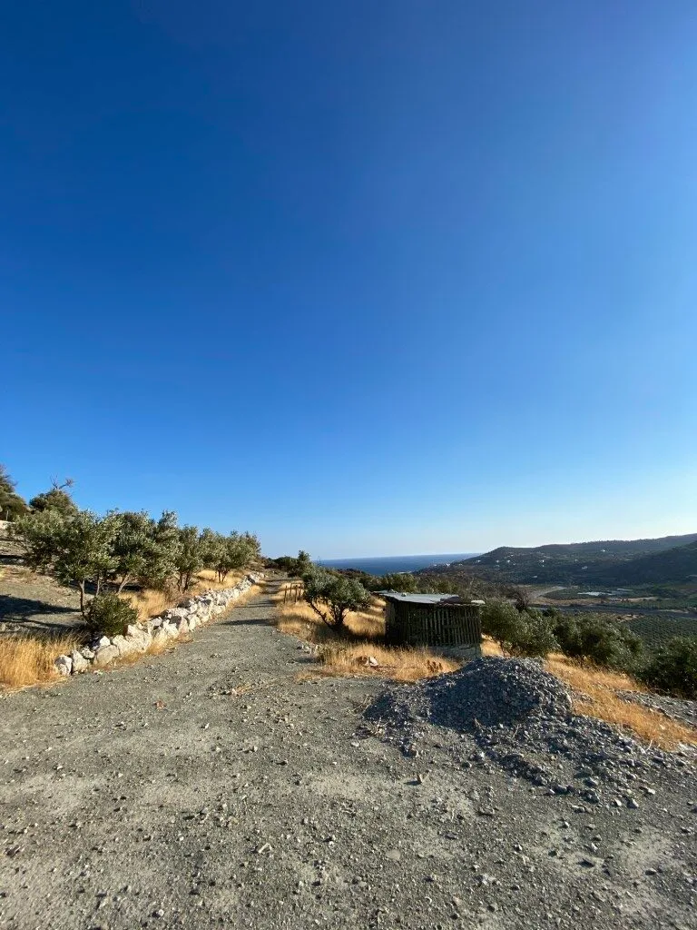 14.173 sqm plot with house for sale.