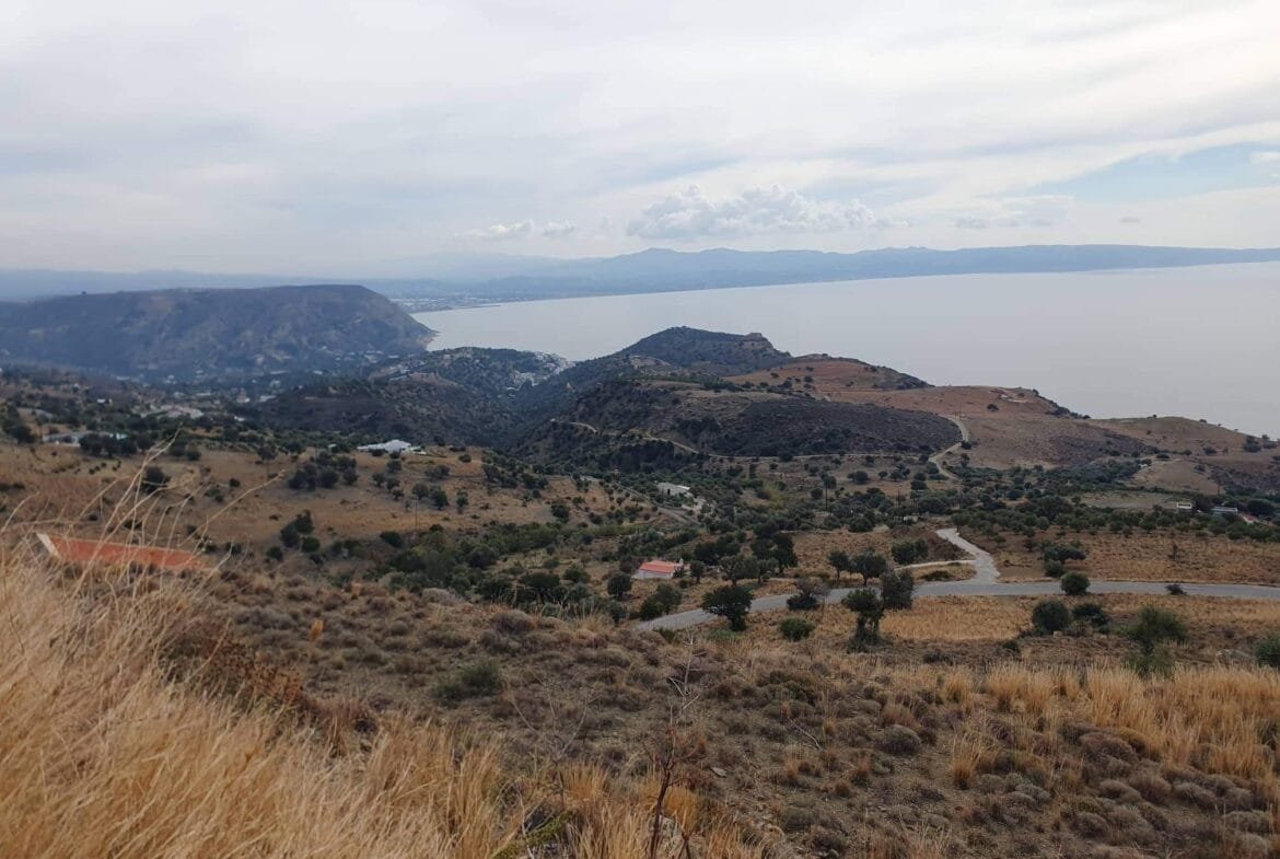 Buildable plot of land in the area of Agios Georgios.