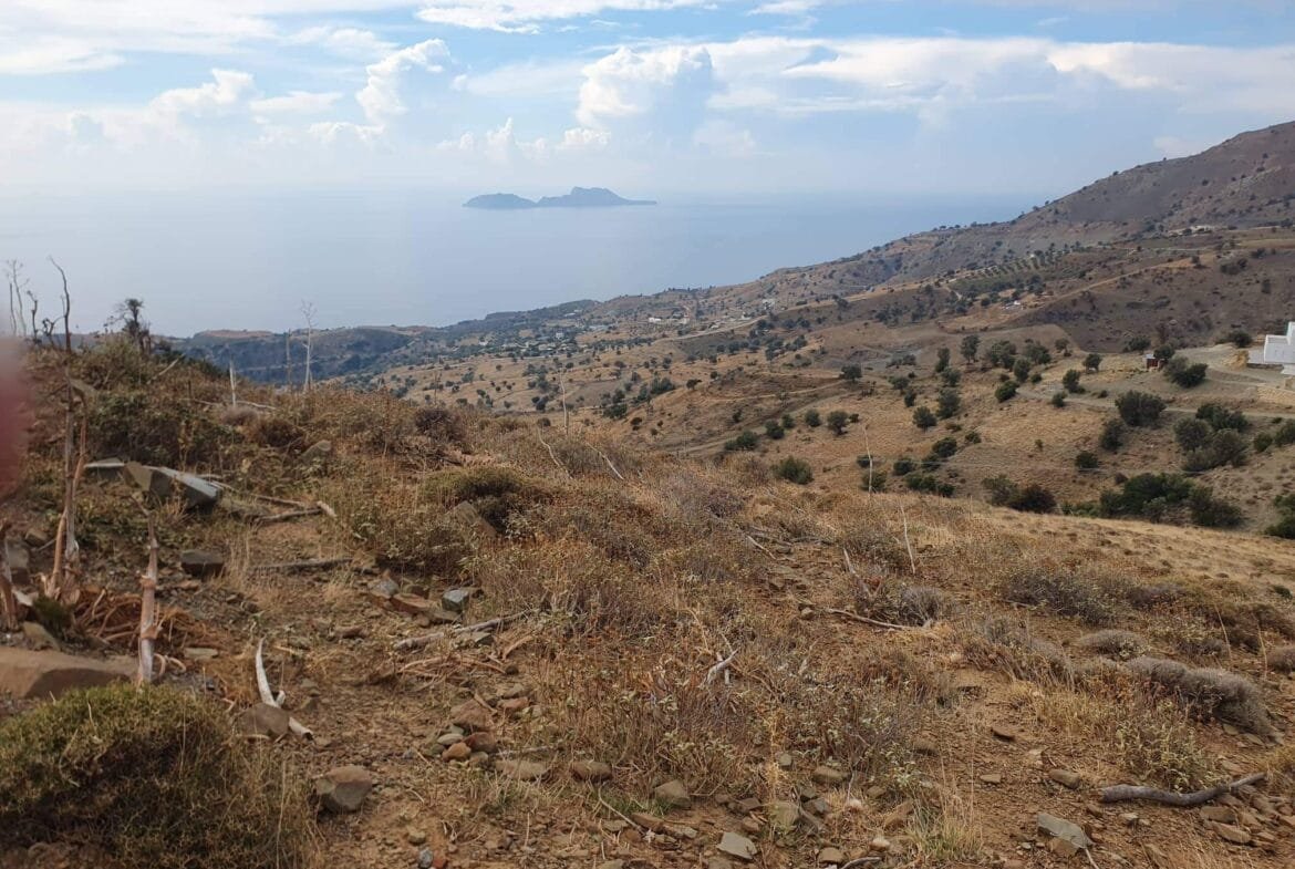 Land plot of 4.047 square meters in the area of Melambes.