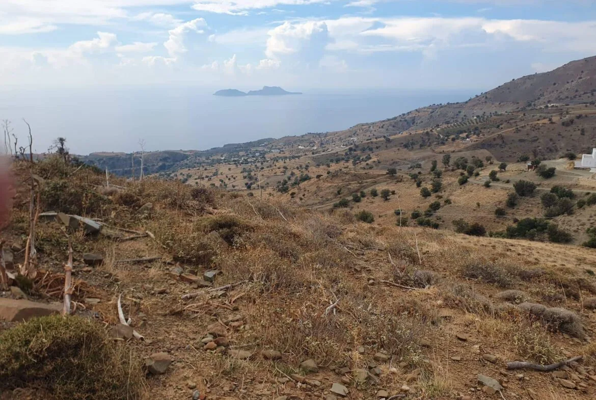 Land plot of 4.047 square meters in the area of Melambes.