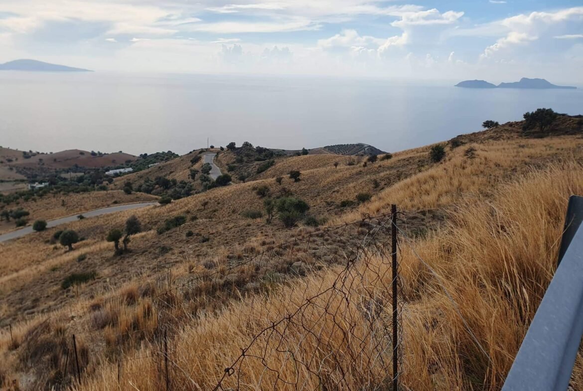 Buildable plot of land in the area of Agios Georgios.