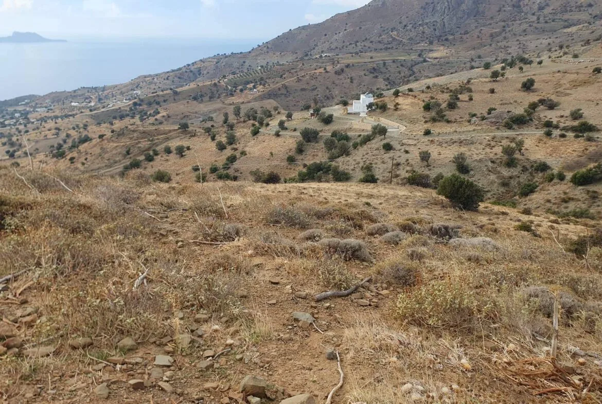 Land plot of 4.047 square meters in the area of Melambes.