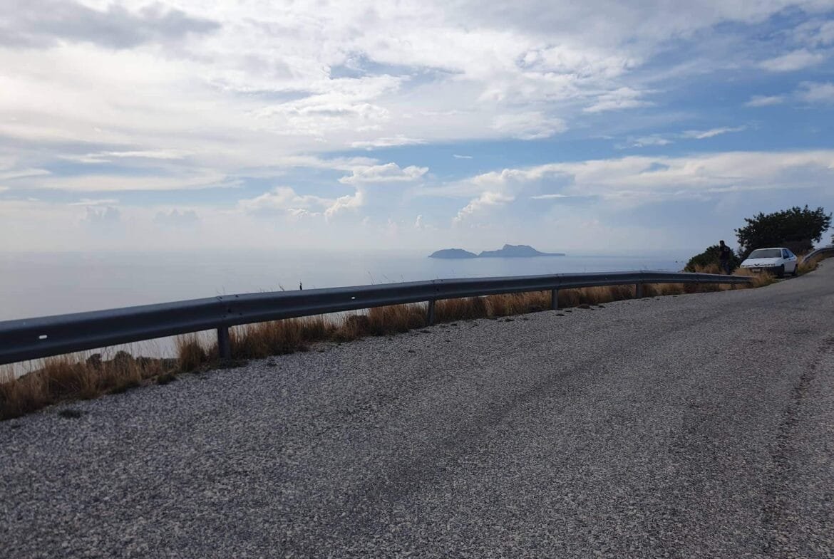 Buildable plot of land in the area of Agios Georgios.