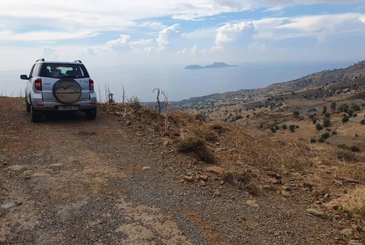Land plot of 4.047 square meters in the area of Melambes.