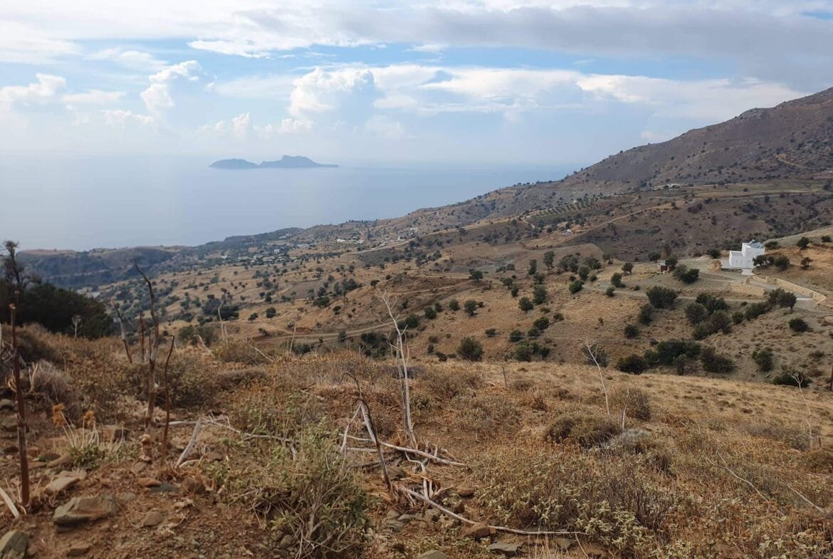 Land plot of 4.047 square meters in the area of Melambes.