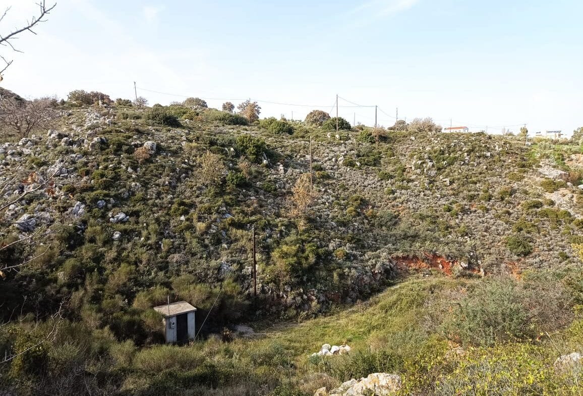 Plot of 28.000 square meters outside the settlement of Somatas, in Rethymno.