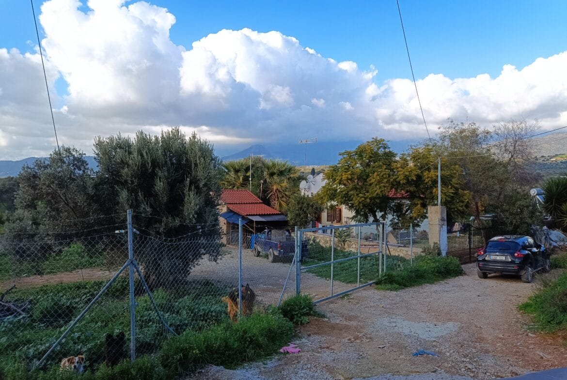 Plot in Vori village with house.