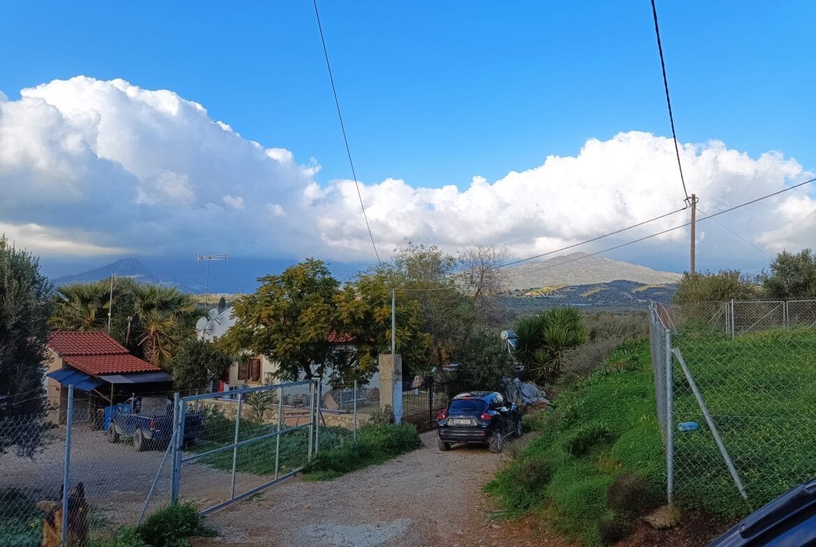 Plot in Vori village with house.
