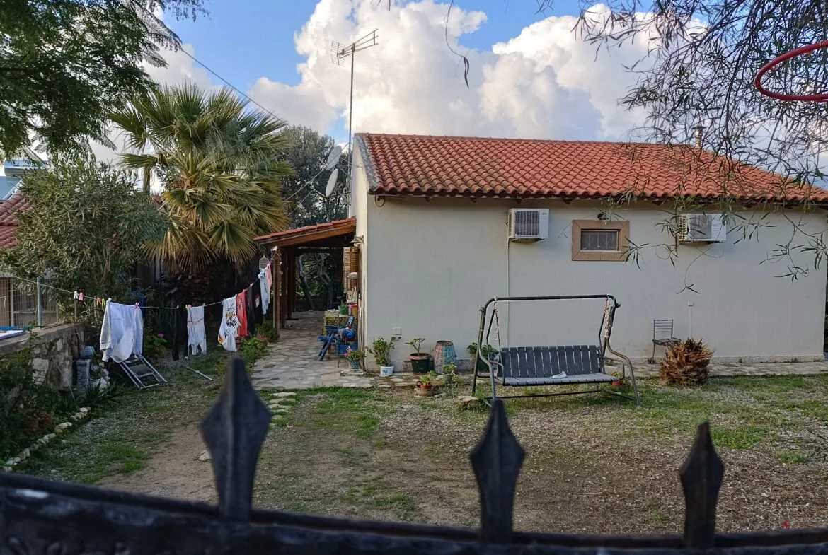 Plot in Vori village with house.