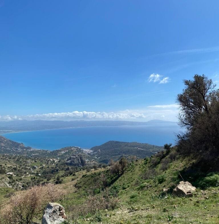 Plot of 5.582,43 sq.m. in the area of Melampes.