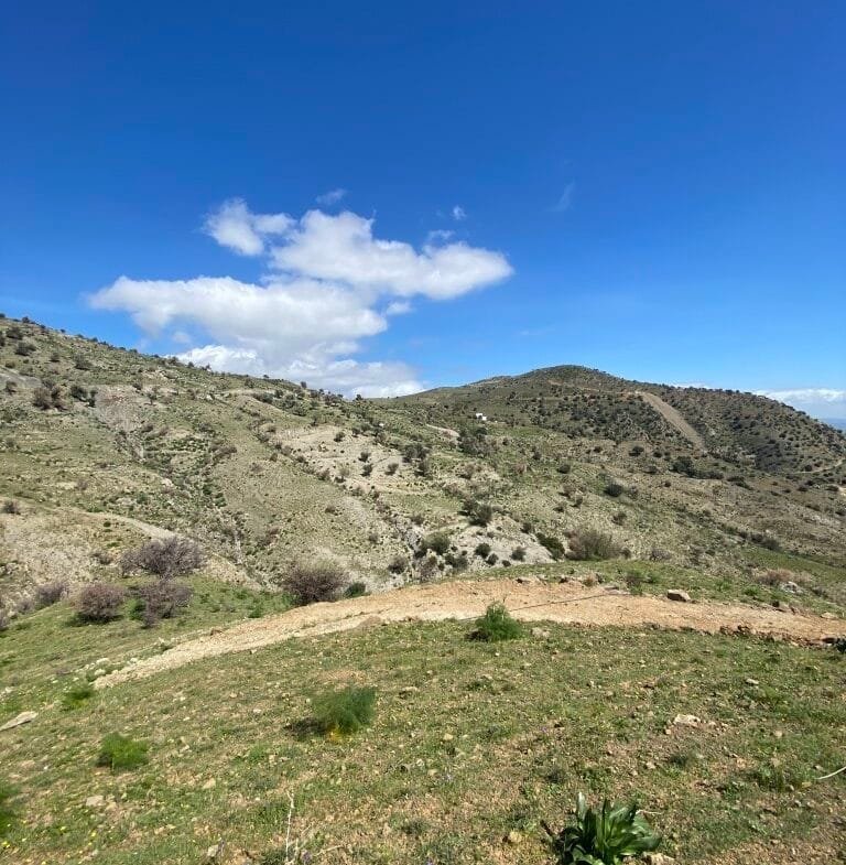 Plot of 5.582,43 sq.m. in the area of Melampes.