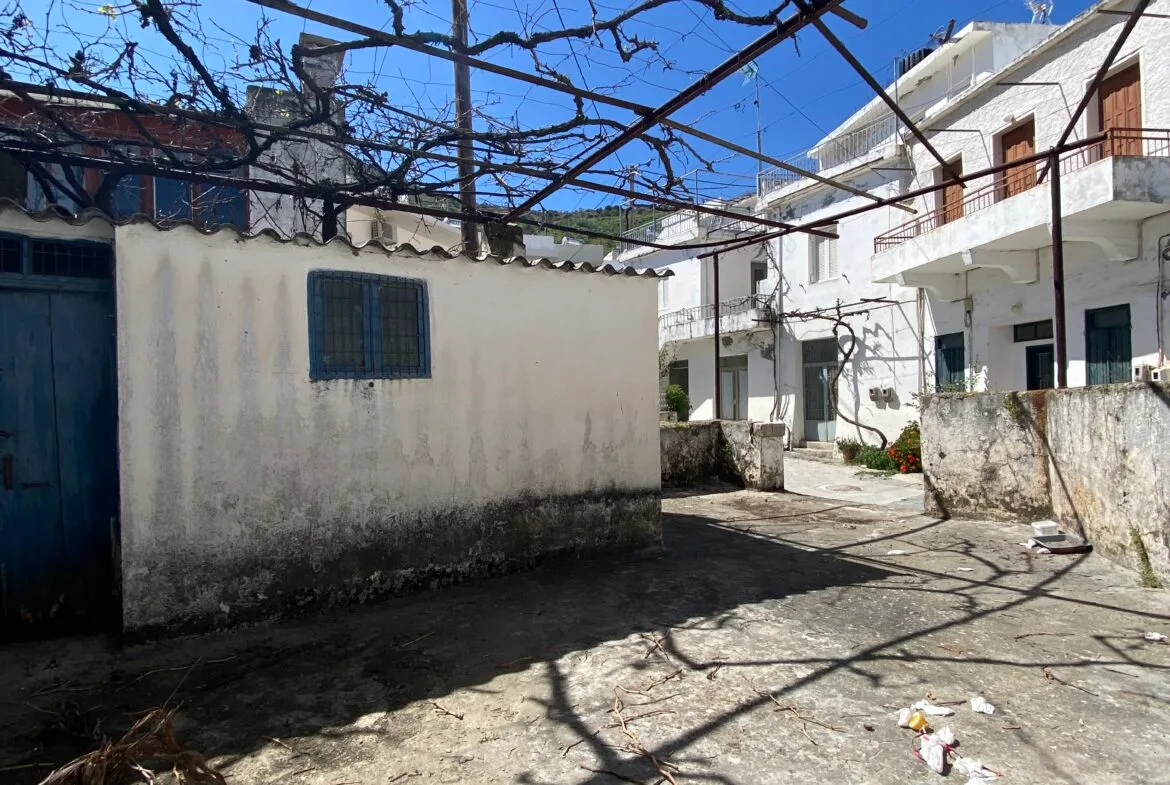 Three-storey building in Melampes.