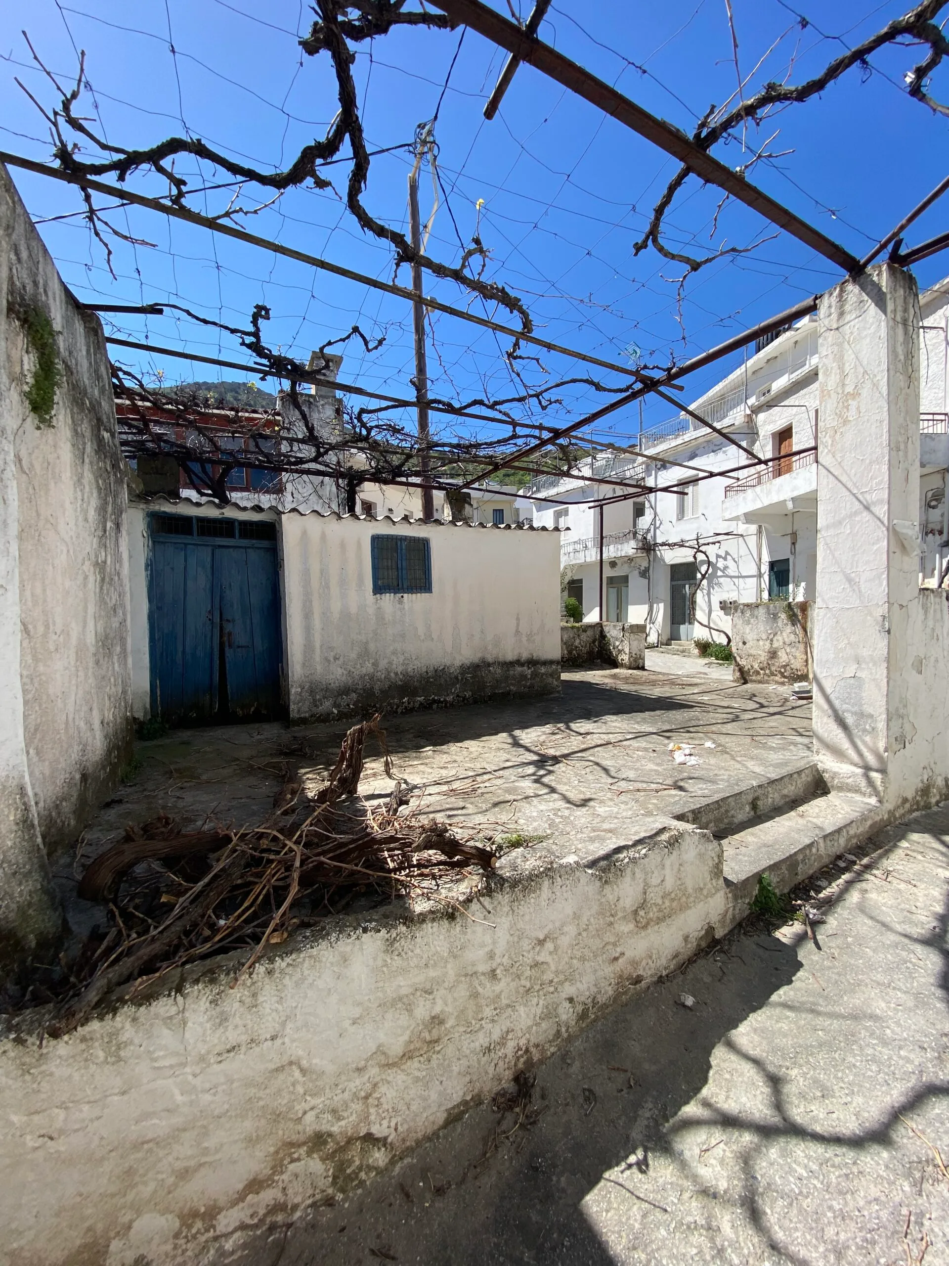 image00012 Three-storey building in Melampes.