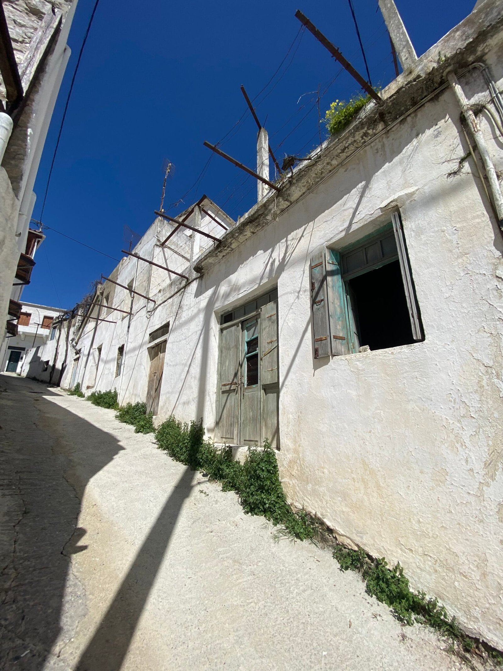 Three-storey building in Melampes.
