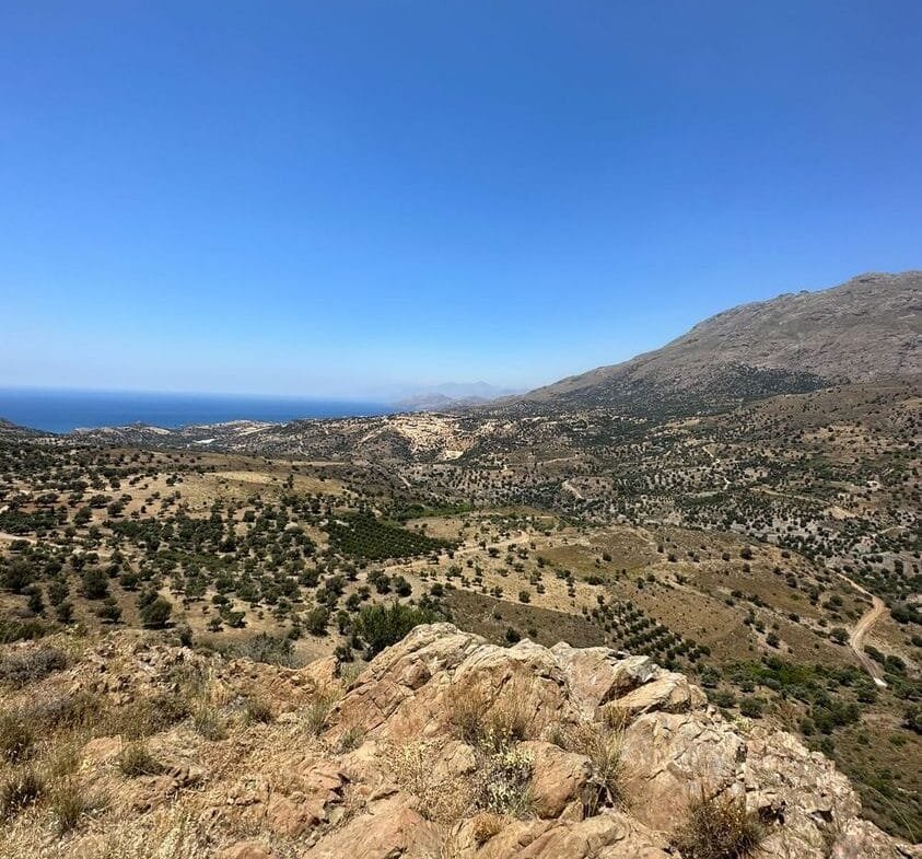 Land plot of 20.100 square meters in Agios Pavlos.
