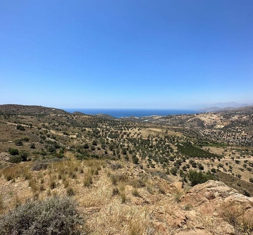 Land plot of 20.100 square meters in Agios Pavlos.