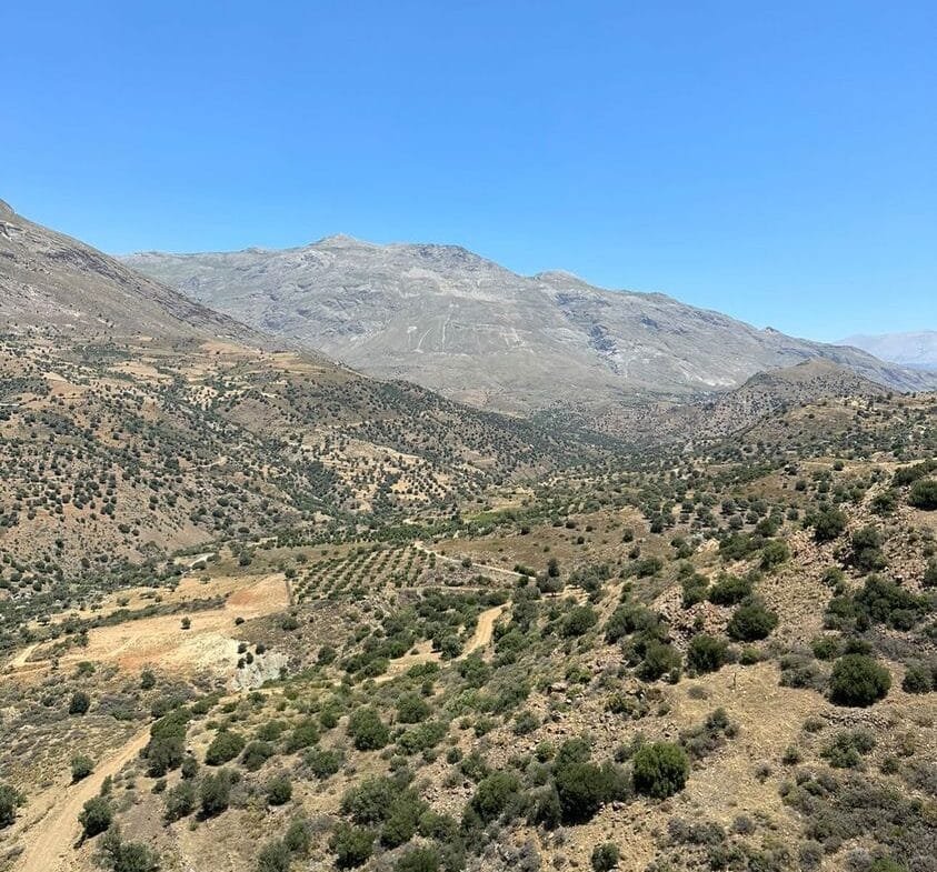 Land plot of 20.100 square meters in Agios Pavlos.