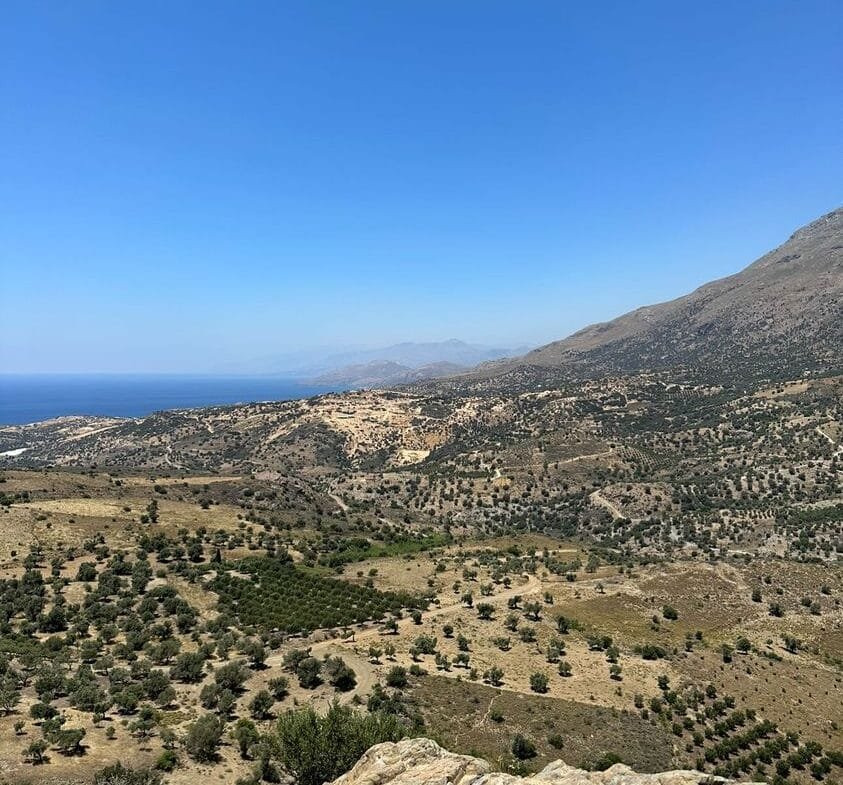 Land plot of 20.100 square meters in Agios Pavlos.