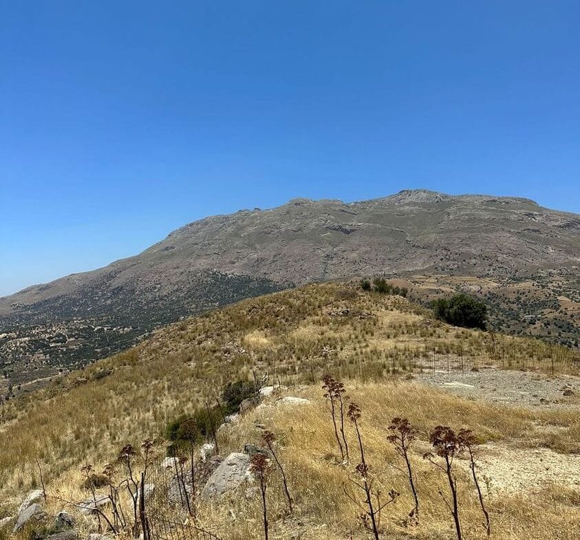 Land plot of 20.100 square meters in Agios Pavlos.