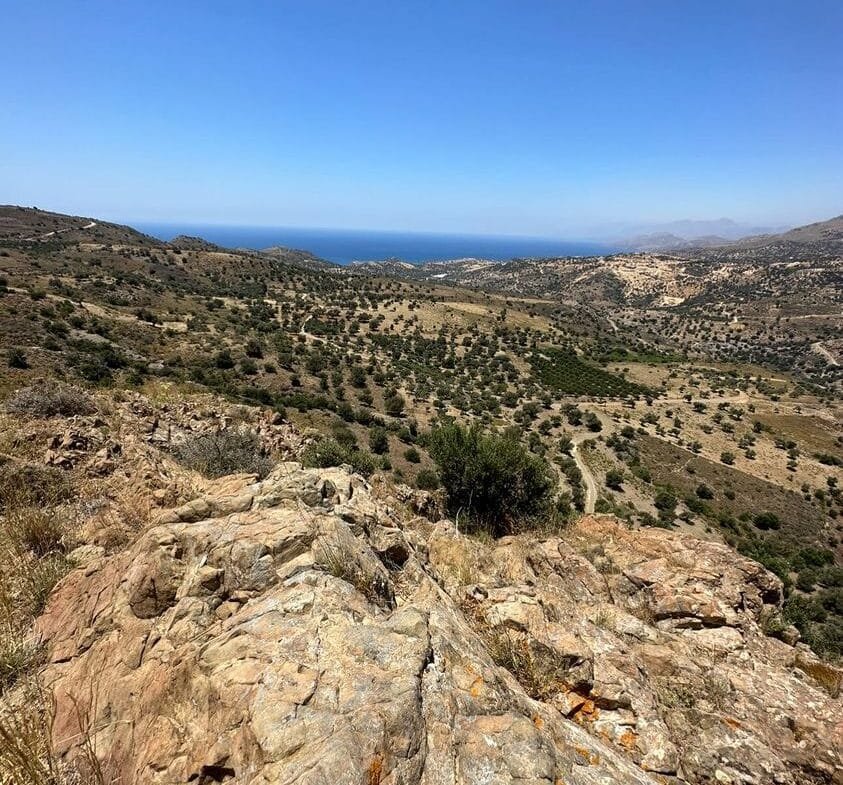 Land plot of 20.100 square meters in Agios Pavlos.