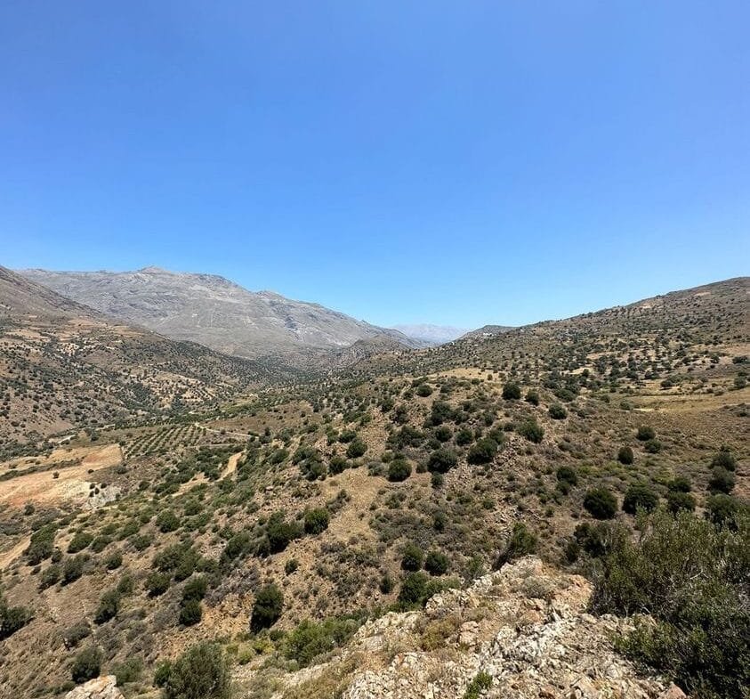 Land plot of 20.100 square meters in Agios Pavlos.