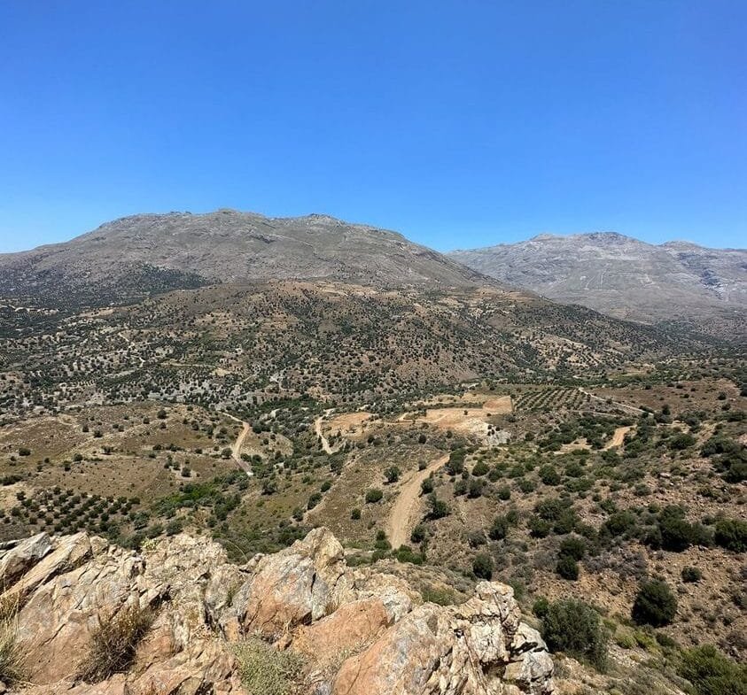 Land plot of 20.100 square meters in Agios Pavlos.