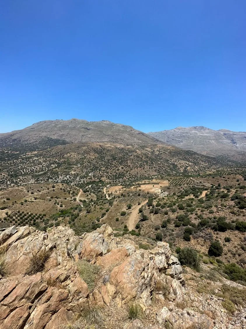 Land plot of 20.100 square meters in Agios Pavlos.
