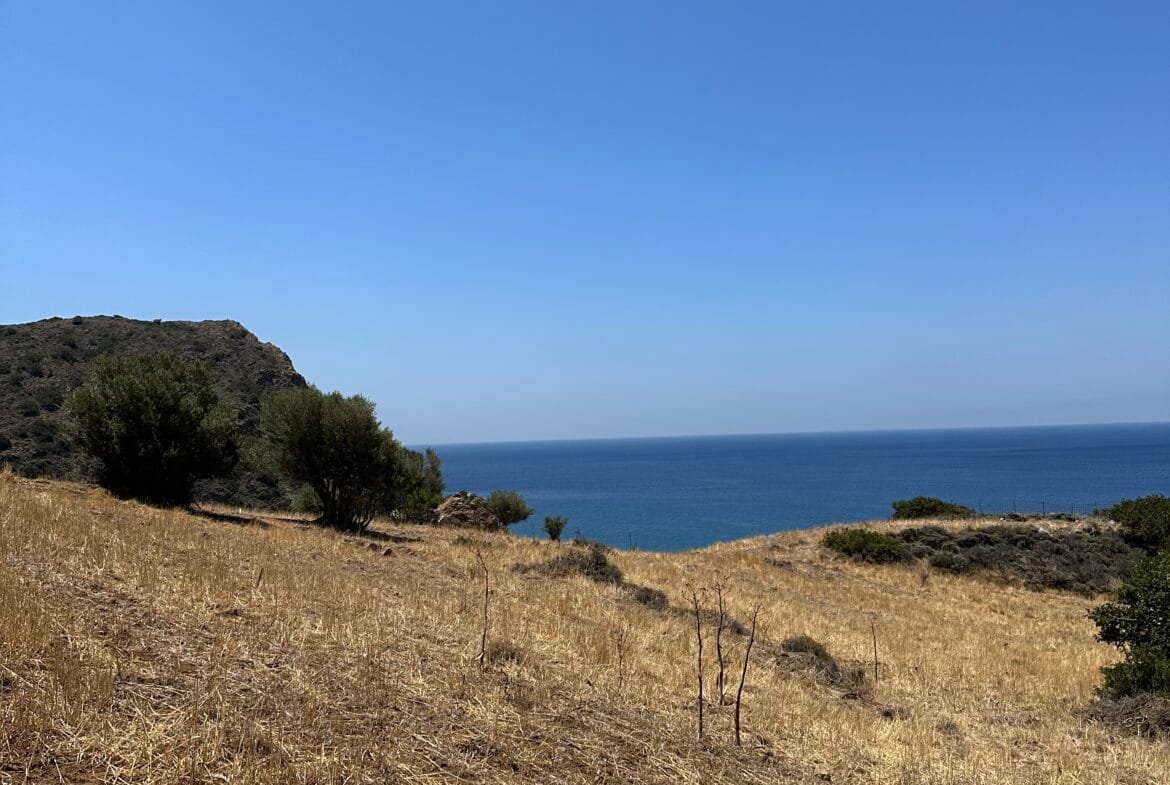 Land of 5.700 sqm in Triopetra.