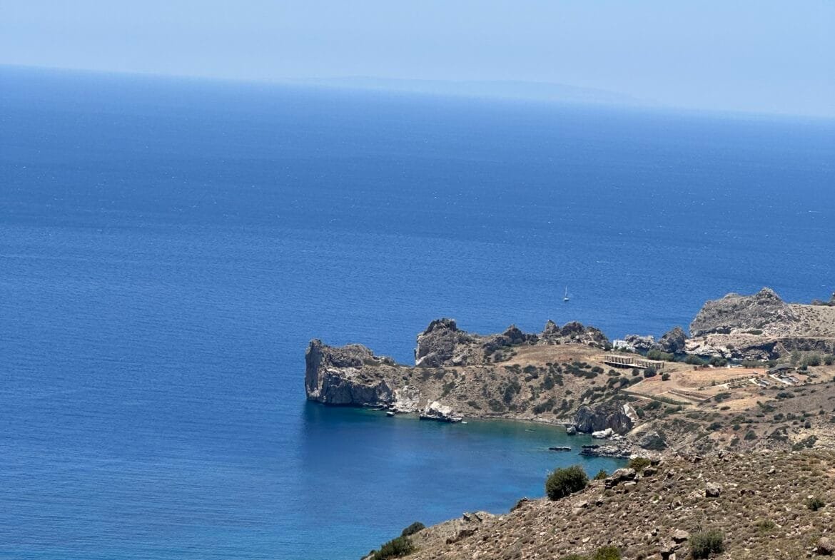 Plot of 5.000 sqm above Agios Pavlos.