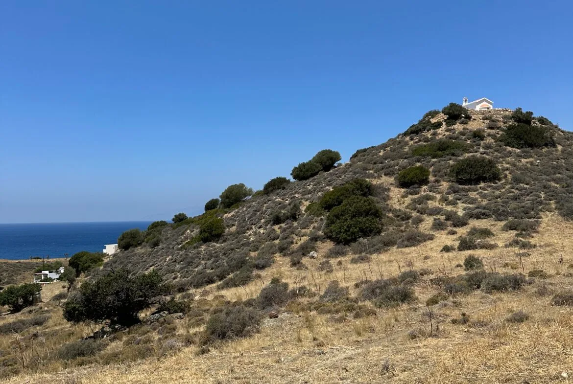 Land of 5.700 sqm in Triopetra.