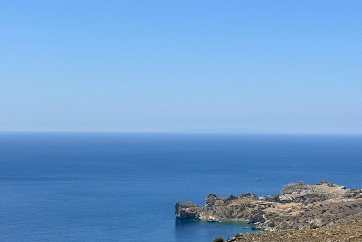 Plot of 5.000 sqm above Agios Pavlos.