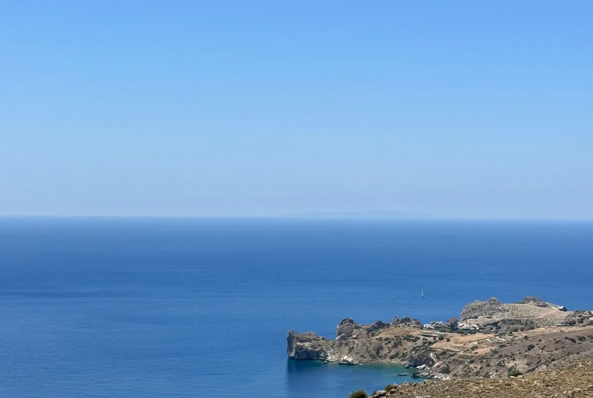Plot of 5.000 sqm above Agios Pavlos.
