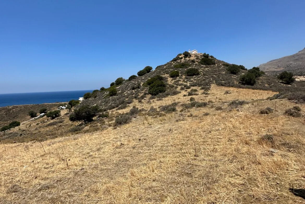 Land of 5.700 sqm in Triopetra.
