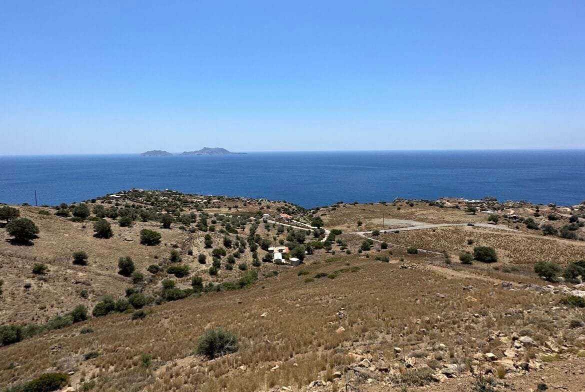 Two plots of land with panoramic views of the sea in Agios Pavlos