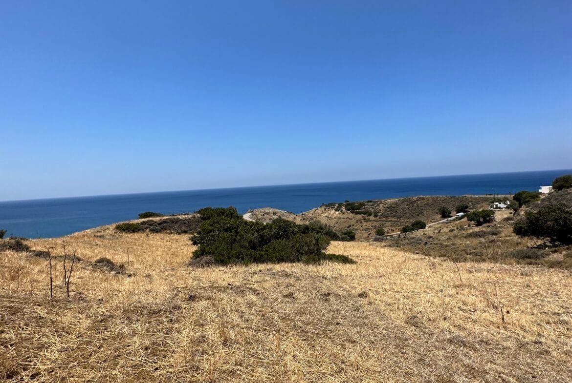 Land of 5.700 sqm in Triopetra.