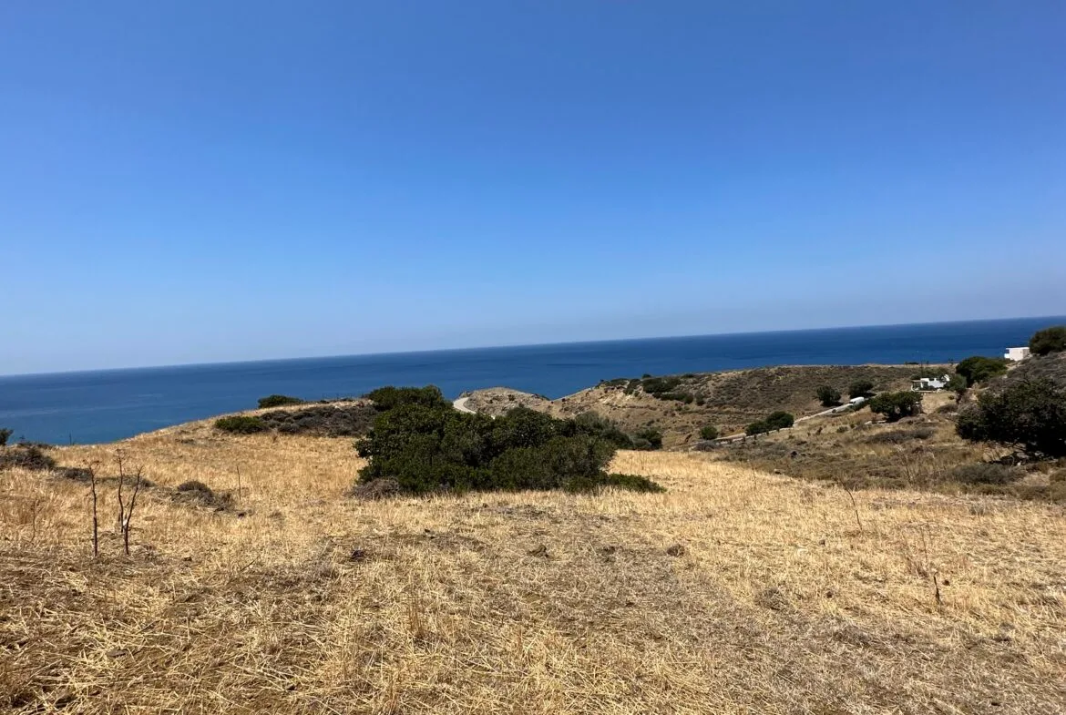 Land of 5.700 sqm in Triopetra.