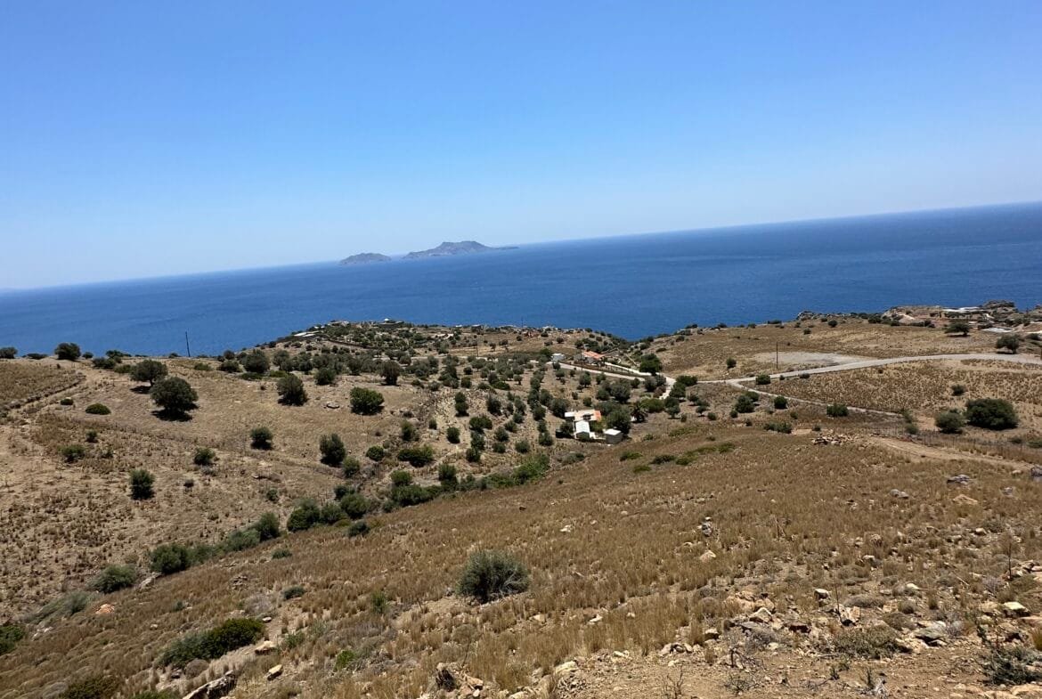 Two plots of land with panoramic views of the sea in Agios Pavlos