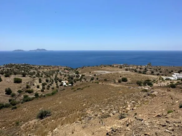 Two plots of land with panoramic views of the sea in Agios Pavlos