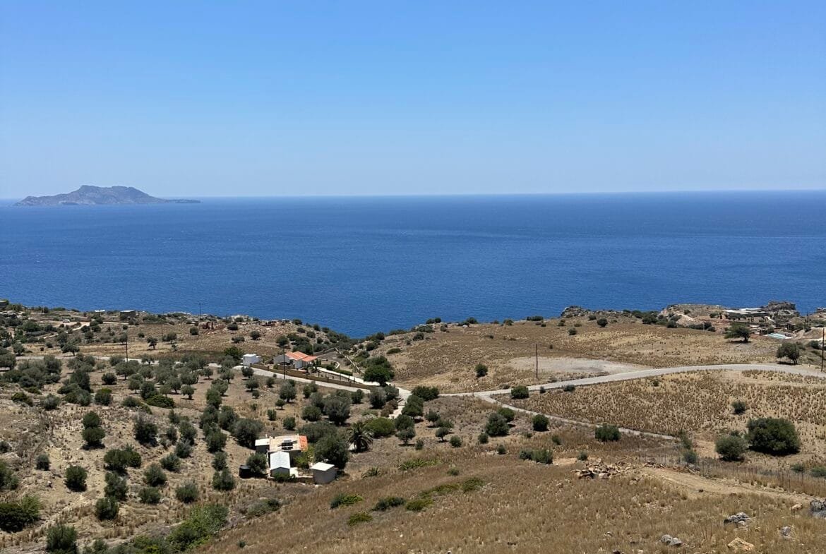 Two plots of land with panoramic views of the sea in Agios Pavlos
