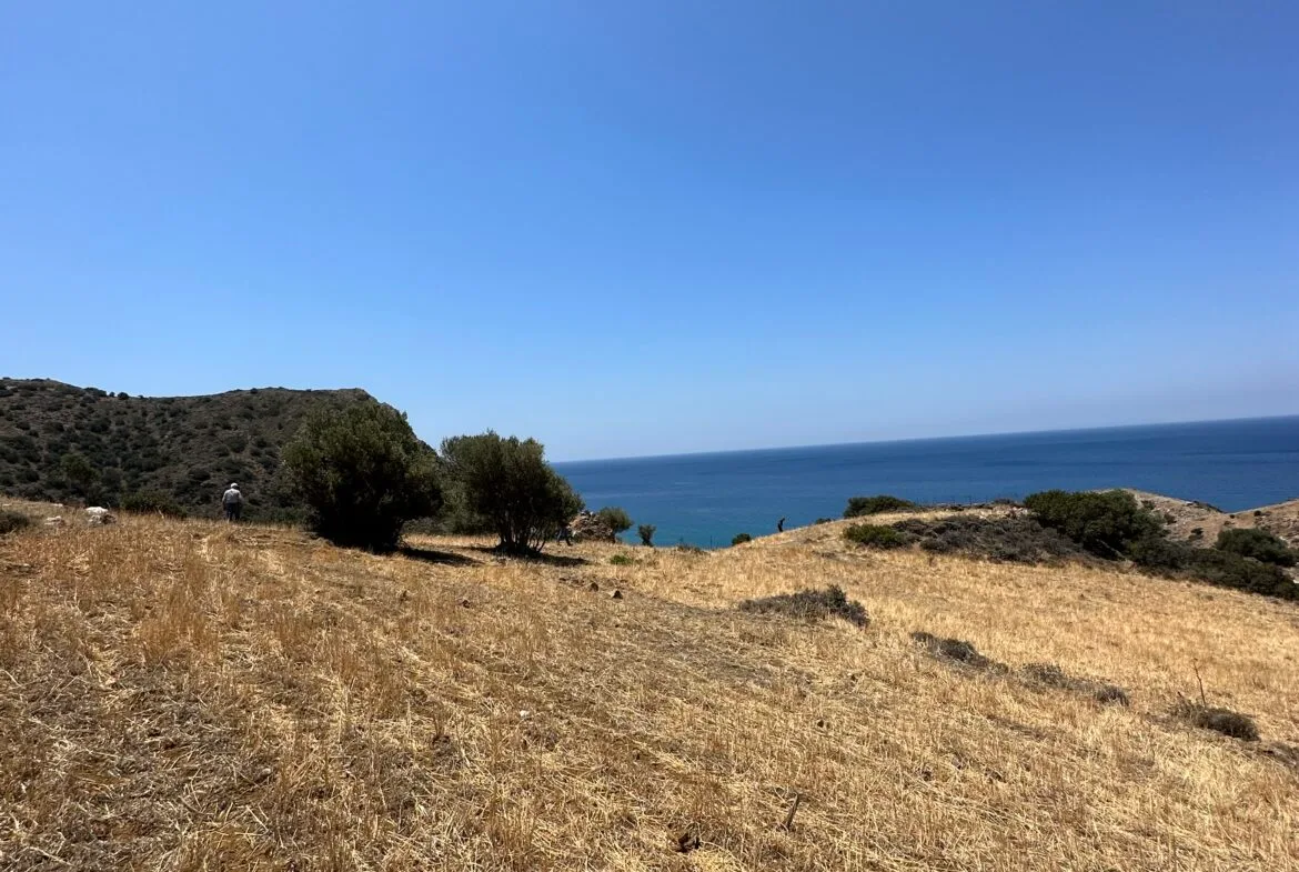 Land of 5.700 sqm in Triopetra.