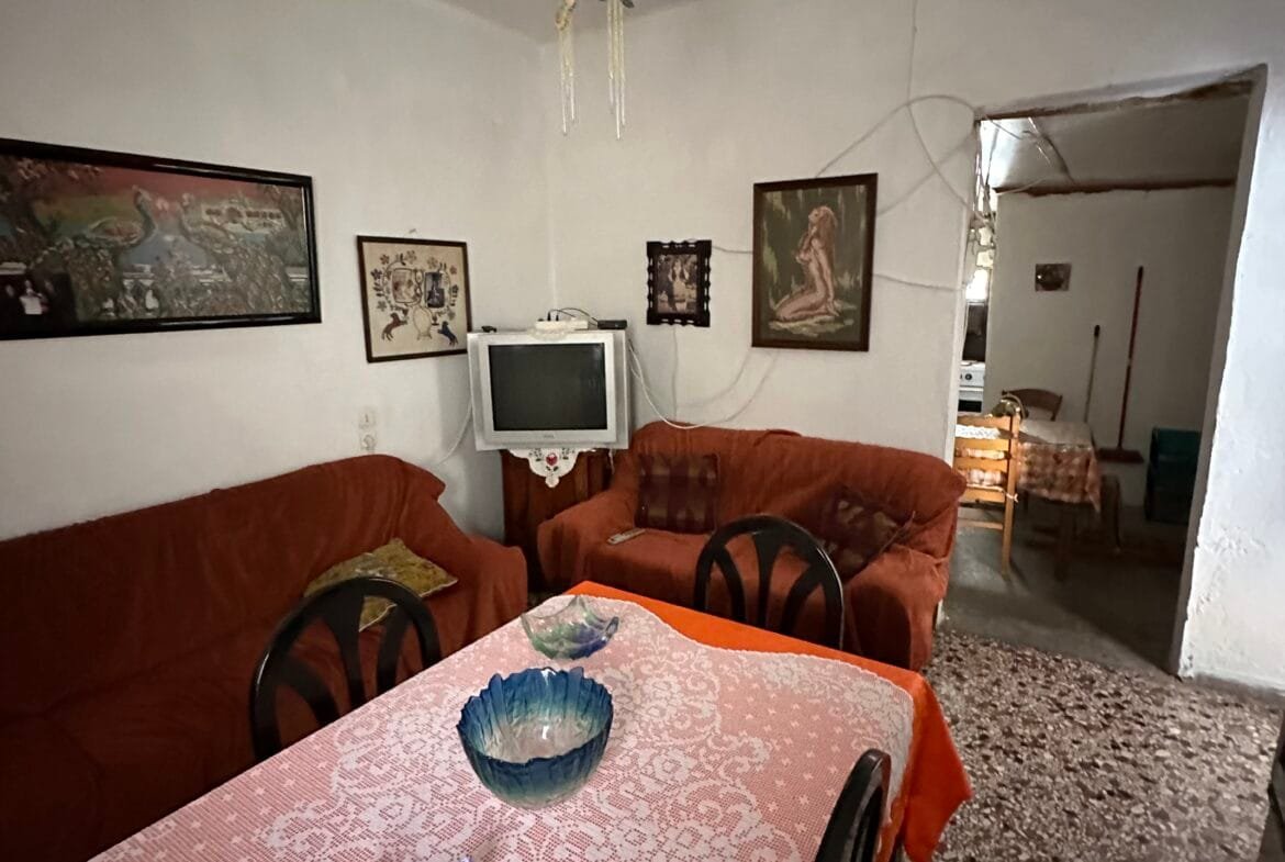 Traditional house of 100 sqm for sale in Agia Galini.