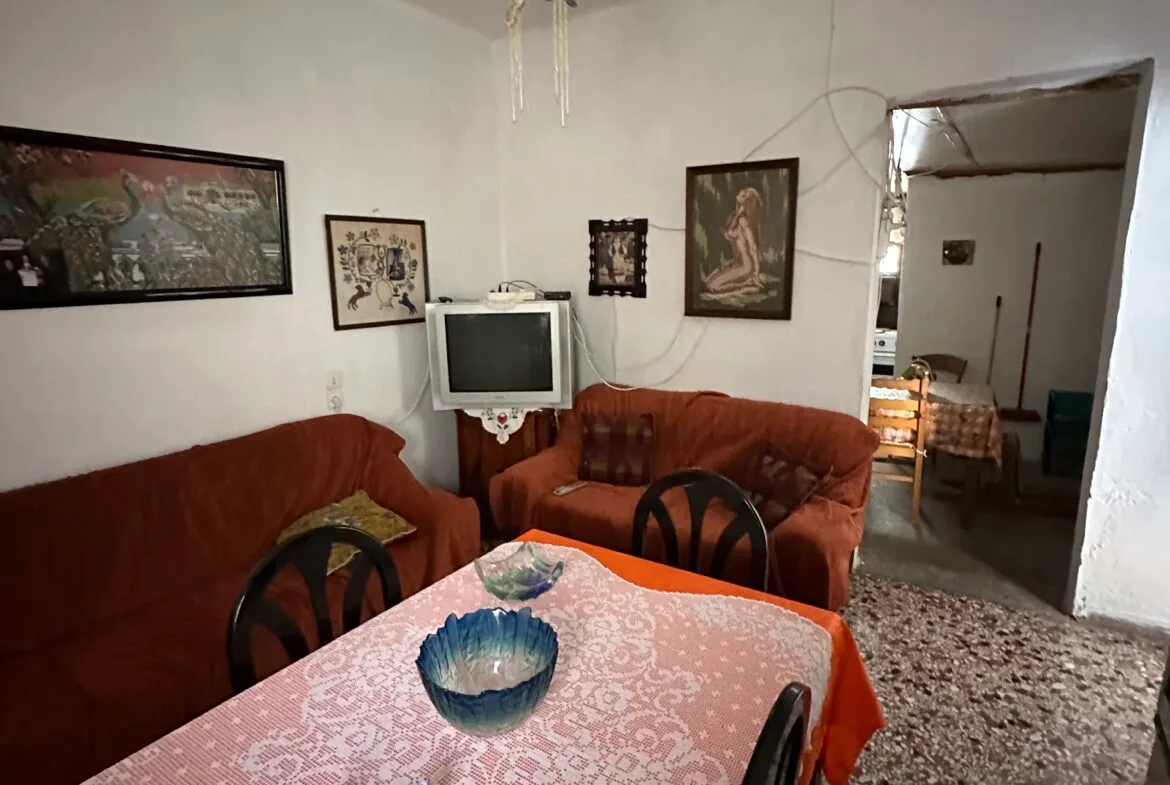 Traditional house of 100 sqm for sale in Agia Galini.