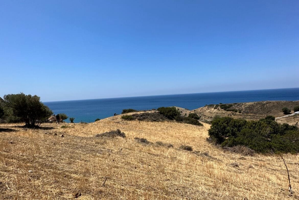 Land of 5.700 sqm in Triopetra.