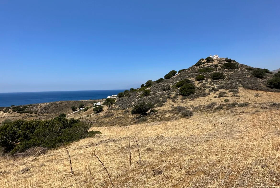 Land of 5.700 sqm in Triopetra.