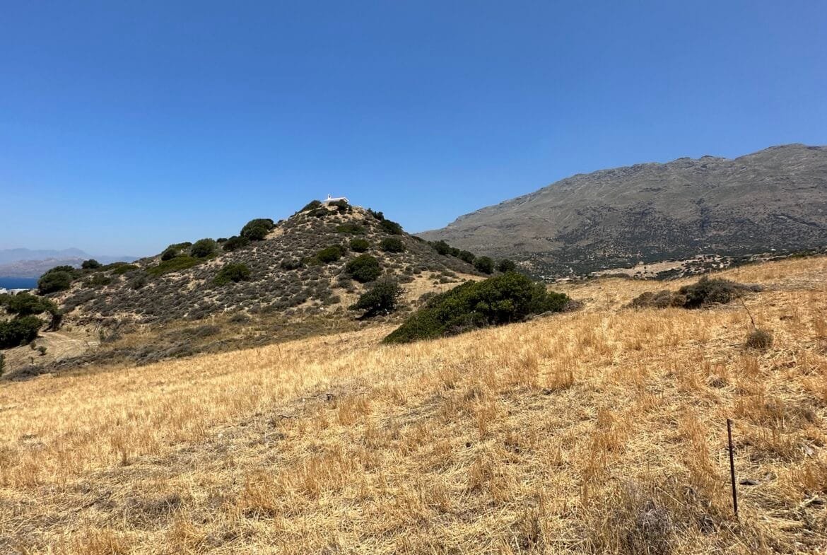 Land of 5.700 sqm in Triopetra.